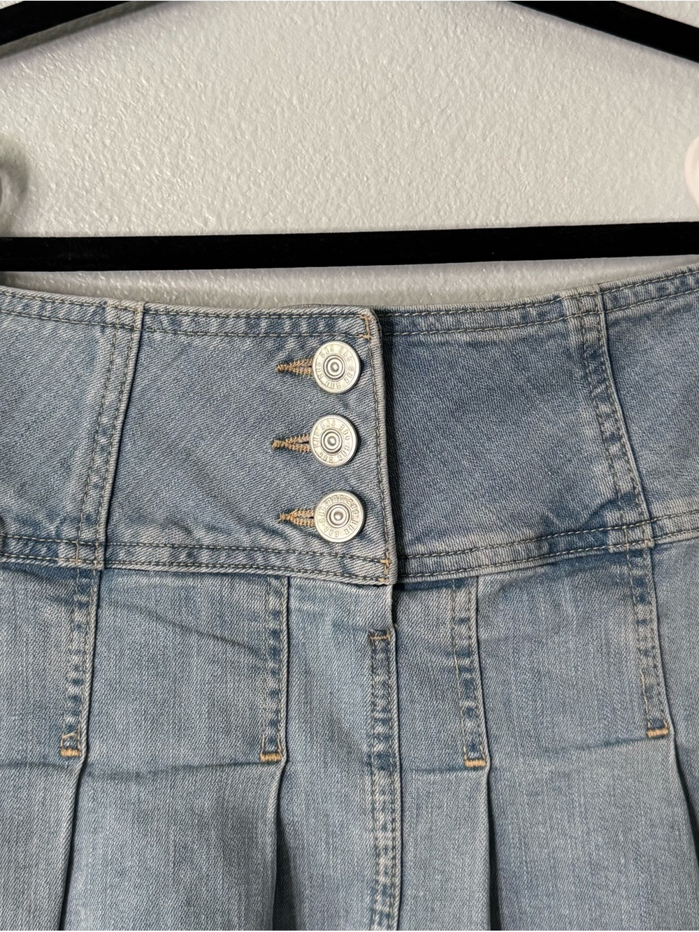 BDG Urban Outfitters Y2K Light- Wash Pleated Denim Mini Skirt- Size Small - Picture 2 of 7
